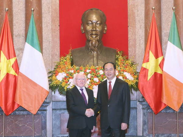 Chủ tịch nước Trần Đại Quang chiêu đãi chào mừng Tổng thống Ireland ảnh 1