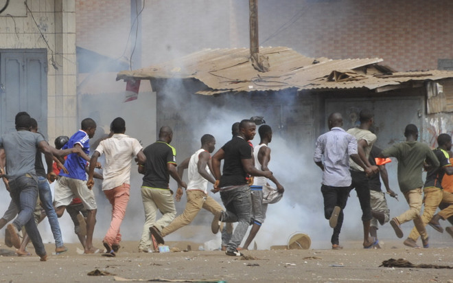 Guinea: Cảnh sát đụng độ người biểu tình, 30 người bị thương ảnh 1