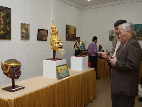 Triển lãm về nghệ thuật thị giác và các hiện vật văn hóa Campuchia ảnh 1