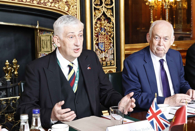Chủ tịch Hạ viện Anh Lindsay Hoyle phát biểu. (Ảnh: Doãn Tấn/TTXVN) Chủ tịch Hạ viện Anh hội đàm với Chủ tịch Quốc hội Vương Đình Huệ ảnh 2