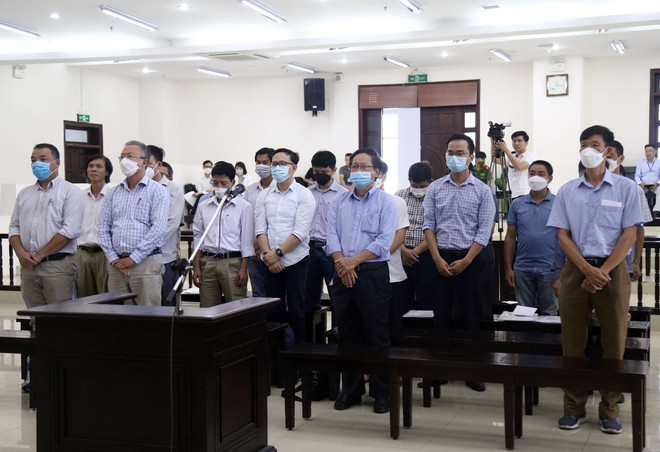 Các bị cáo tại phiên xét xử phúc thẩm. (Ảnh: Phạm Kiên/TTXVN) Phúc thẩm vụ cao tốc Đà Nẵng-Quảng Ngãi: Tòa sẽ tuyên án vào ngày 1/7 ảnh 1