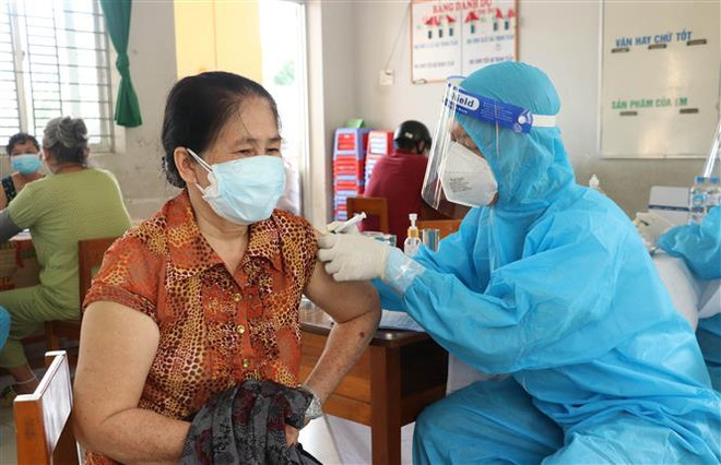 Long An, Bến Tre triển khai tiêm vaccine đảm bảo an toàn, đúng tiến độ ảnh 1