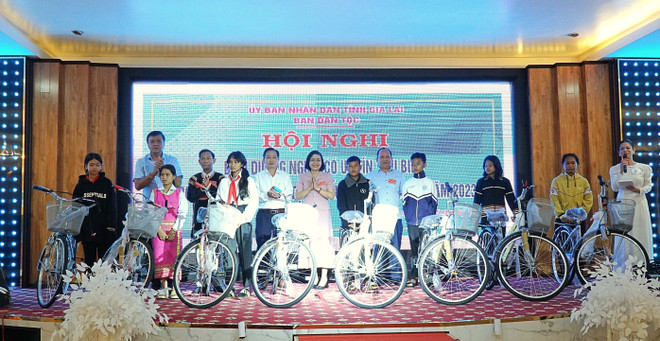 Gia Lai: Biểu dương 200 người uy tín trong vùng đồng bào dân tộc ảnh 2