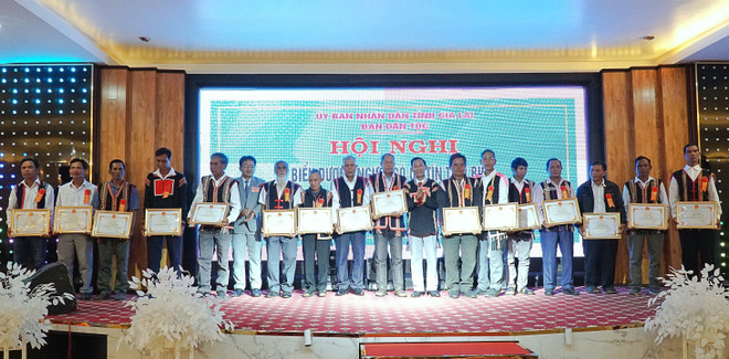 Gia Lai: Biểu dương 200 người uy tín trong vùng đồng bào dân tộc ảnh 1