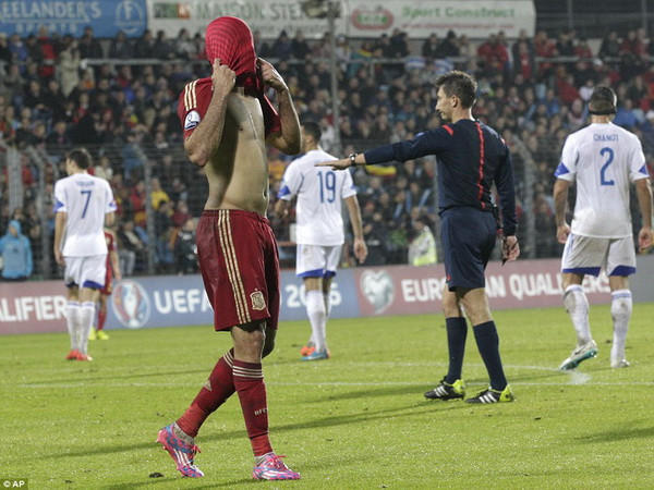 Diego Costa bỏ lỡ cơ hội không tưởng dù cũng đã "khai hỏa" ảnh 1