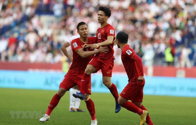 Đội tuyển Việt Nam. (Ảnh: Hoàng Linh/TTXVN) Chiếu công cộng trận tuyển Việt Nam tại King's Cup 2019 phải trả tiền ảnh 1