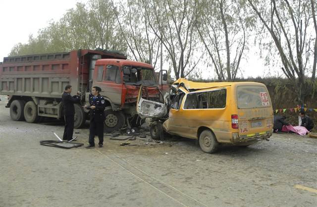 Hiện trường một vụ tai nạn xe tải tại Trung Quốc. Ảnh minh họa. (Nguồn: Reuters) Tai nạn xe tải kinh hoàng khiến 6 người chết ở miền Đông Trung Quốc ảnh 1