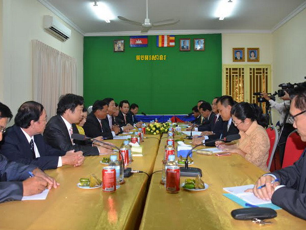 Đoàn Ủy ban Dân tộc Việt Nam thăm và làm việc tại Campuchia ảnh 1