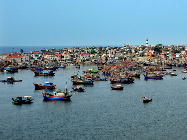 Thanh Hóa: Tàu cá trọng tải lớn bị lật úp, hai ngư dân mất tích ảnh 1