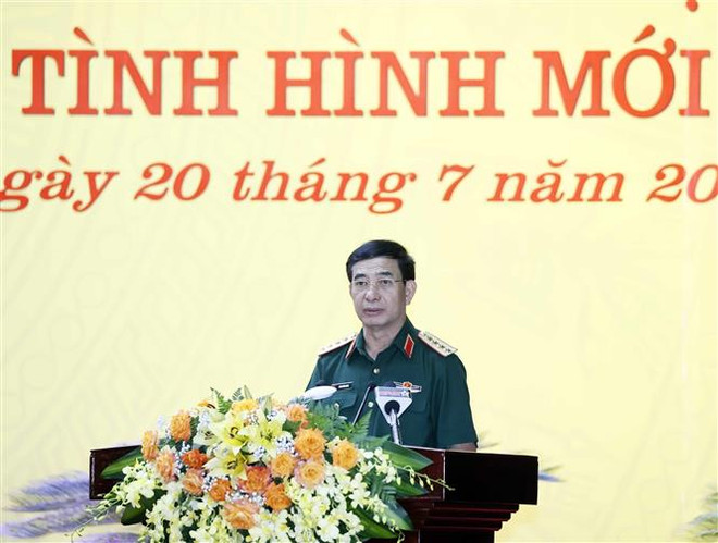 Đại tướng Phan Văn Giang, Phó Bí thư Quân ủy Trung ương, Bộ trưởng Bộ Quốc phòng, Phó Trưởng ban Thường trực Ban Chỉ đạo phát biểu khai mạc. (Ảnh: Thống Nhất/TTXVN) Hội thảo lý luận-thực tiễn về bảo vệ Tổ quốc trong tình hình mới ảnh 2