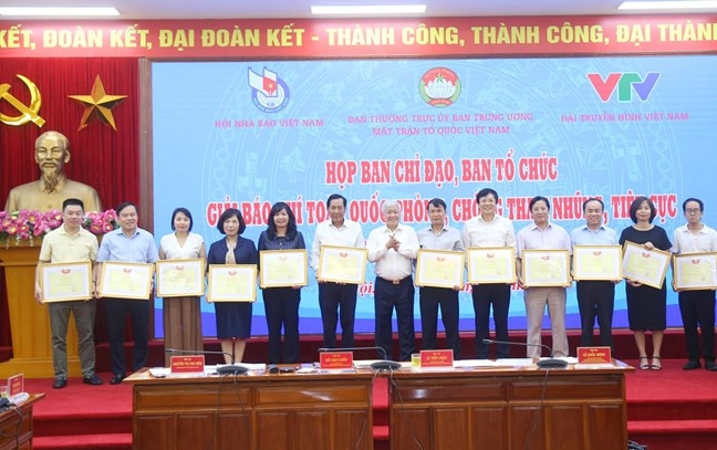 Phát huy vai trò của báo chí trên mặt trận đấu tranh chống tham nhũng ảnh 2