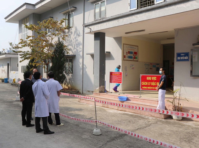 Khu cách ly đặc biệt của Trung tâm Y tế thành phố Điện Biên Phủ (tỉnh Điện Biên) đang cách ly ca bệnh số 1972 và 15 trường hợp F1 liên quan. (Ảnh: Xuân Tiến/TTXVN) Điện Biên: BN1972 lần 4 có kết quả âm tính với SARS-CoV-2 ảnh 1