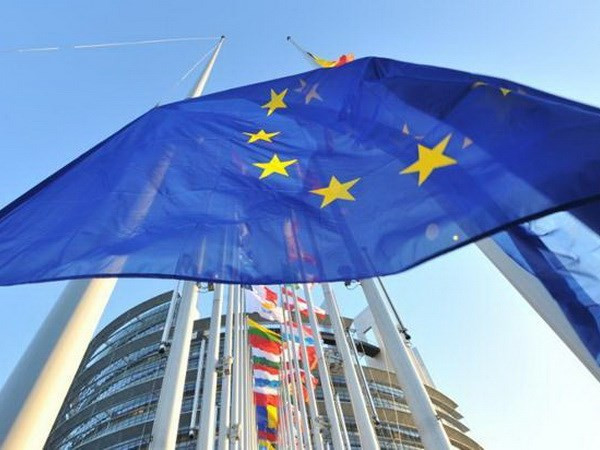 Người dân Litva vừa mừng vừa lo trước việc gia nhập Eurozone ảnh 1