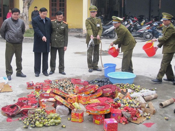 Bộ đội Biên phòng tỉnh Thái Bình thu giữ gần 2 tấn pháo lậu ảnh 1