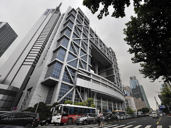 Chứng khoán Thượng Hải ngược xu hướng chung, giảm điểm kỷ lục ảnh 1