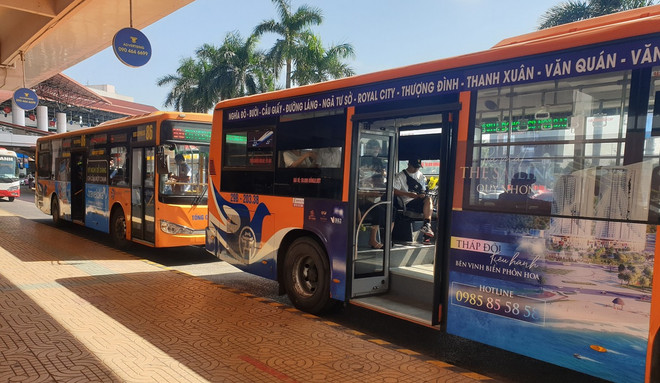 Tuyến buýt nhanh Nội Bài Express 86, 68 luôn duy trì chất lượng phương tiện sạch đẹp, tiện nghi và đội ngũ lái xe lành nghề. (Ảnh: Việt Hùng/Vietnam+) vnp_xe buyt di san bay Noi Bai.jpg