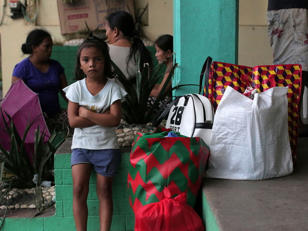 Cuộc sống tại Philippines bị ảnh hưởng nghiêm trọng do núi lửa ảnh 1