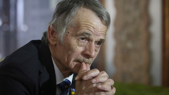 Ba Lan tôn vinh lãnh đạo Tatar tại Crimea, chọc giận Kremlin ảnh 1