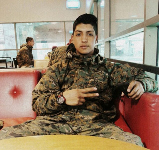 Khỏa thân chạy vào chuồng sư tử vì nghĩ rằng mình là "tiên tri" ảnh 1