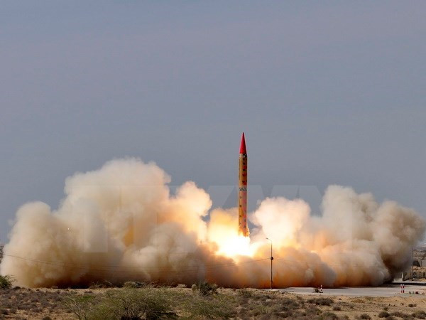 Quân đội Israel không kích Dải Gaza để đáp trả vụ bắn rocket ảnh 1