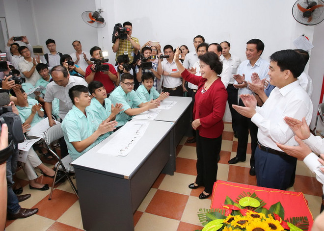 Chủ tịch Quốc hội giám sát, kiểm tra công tác bầu cử ở Hà Nội ảnh 1