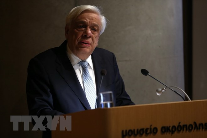 Tổng thống Hy Lạp Prokopis Pavlopoulos phát biểu tại lễ kỷ niệm sự kiện thủ đô Athens được chọn là Thủ đô Sách thế giới 2018. (Ảnh: THX/TTXVN) Sự kiện quốc tế 23-29/4: Bước chân lịch sử của ông Kim Jong-un ảnh 8
