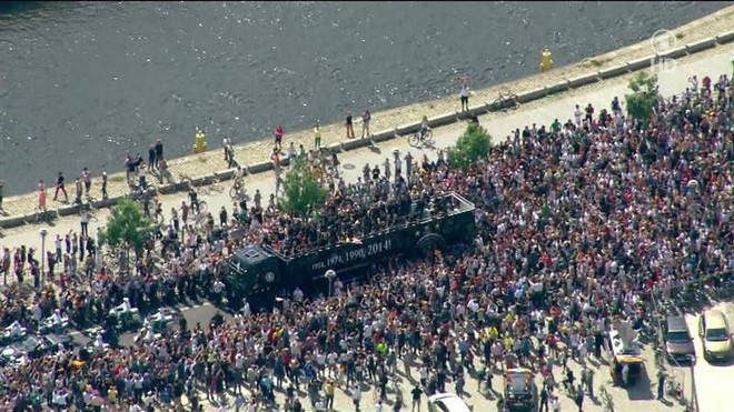 Lễ chào đón hoành tráng đội tuyển Đức vừa trở về từ Brazil ảnh 5