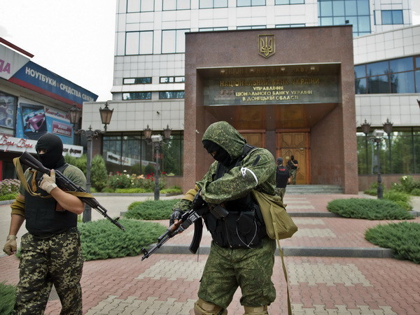 Dân quân Donetsk tập kích trại lính, 31 người bị thương ảnh 1