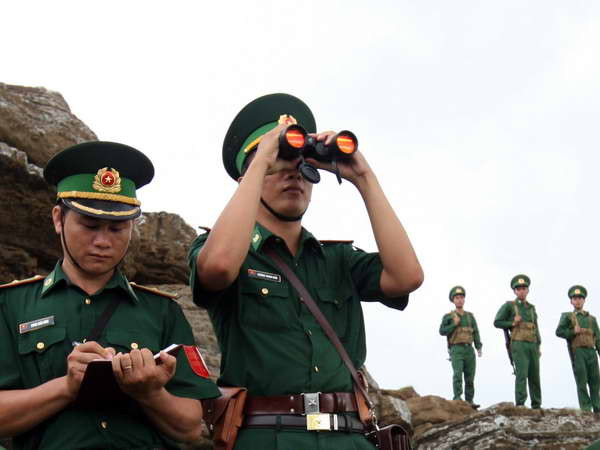 Triển lãm ảnh "Biển đảo Việt Nam" ở các trường học ảnh 1