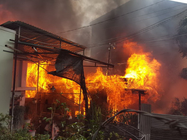 Hỏa hoạn tại trung tâm Đà Lạt, nhiều phòng trọ bị thiêu rụi ảnh 1