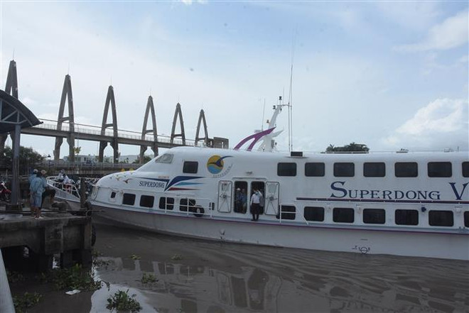 Kiên Giang: Gió biển mạnh cấp 8, tạm dừng các tuyến tàu, phà ra đảo ảnh 1