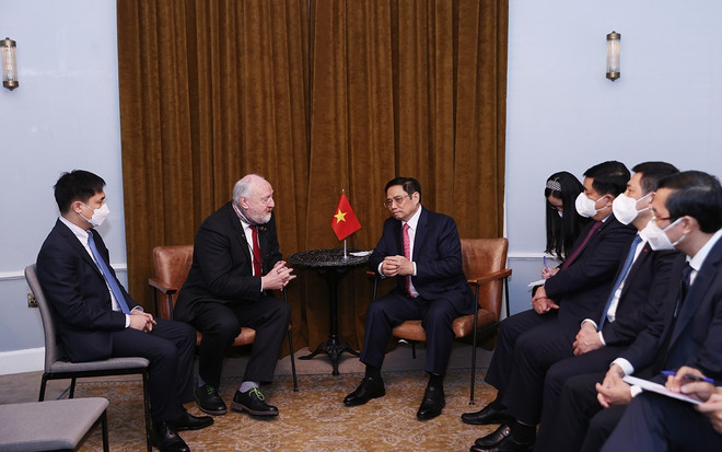 Thủ tướng chứng kiến lễ ký kết, trao 26 thỏa thuận hợp tác Việt-Anh ảnh 2