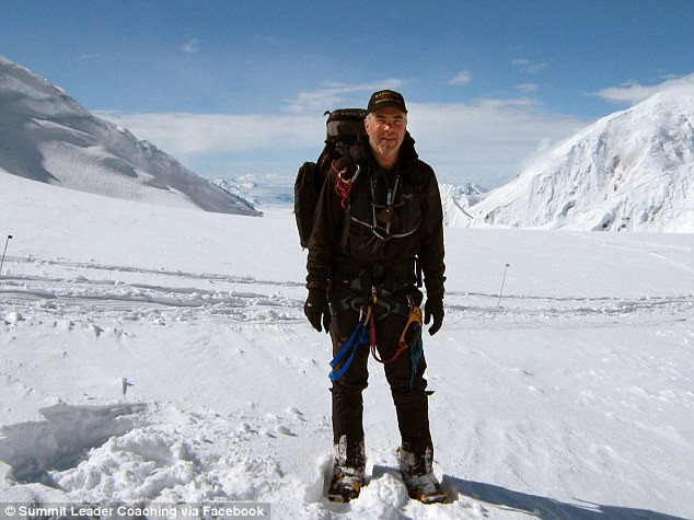 Cụ ông 68 tuổi muốn lập kỷ lục chinh phục đỉnh Everest ảnh 1