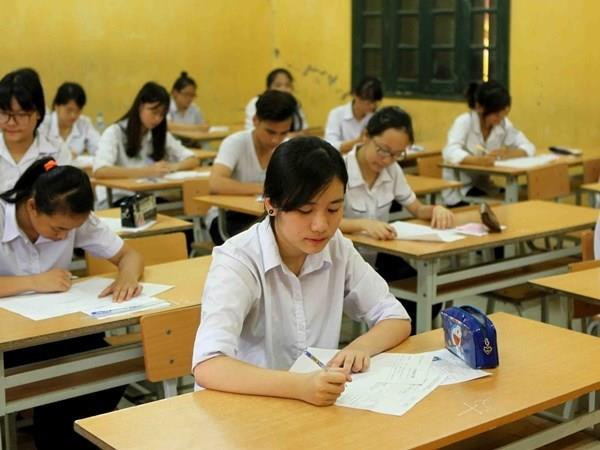 Thí sinh dự thi vào lớp 10. (Ảnh: Quý Trung/TTXVN) Tuyển sinh các lớp đầu cấp tại Thành phố Hồ Chí Minh vẫn căng thẳng ảnh 1