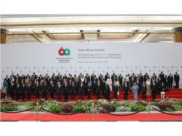 Chủ tịch nước hội kiến các nhà lãnh đạo dự Hội nghị Cấp cao Á- Phi ảnh 1