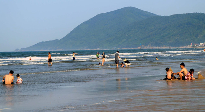 Hà Tĩnh: Mẹ tử vong, con mất tích khi tắm biển Thiên Cầm ảnh 1