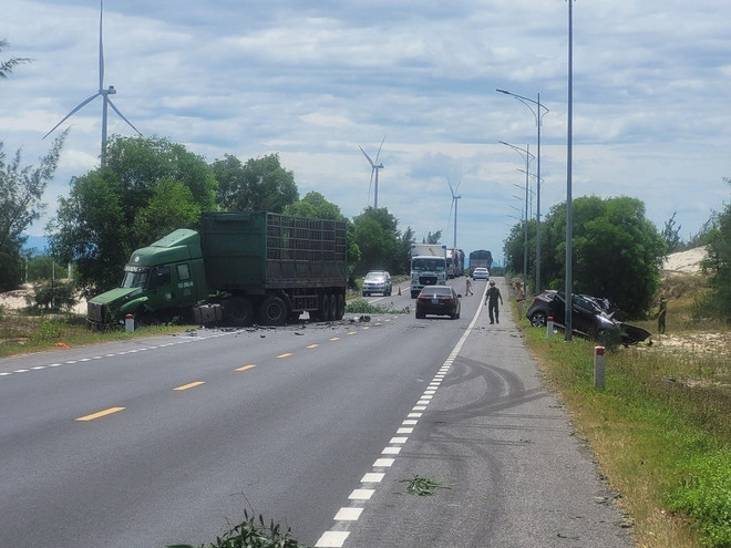 Quảng Bình: Hai xe đối đầu trên quốc lộ 1A, 2 người tử vong tại chỗ ảnh 2