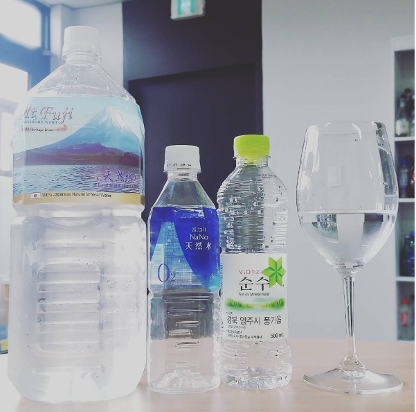 Bí quyết uống nước đúng cách để trẻ đẹp như phụ nữ Nhật Bản ảnh 1