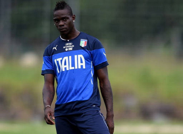 [Video] Balotelli biểu diễn bóng đá nghệ thuật trên sân tập ảnh 1