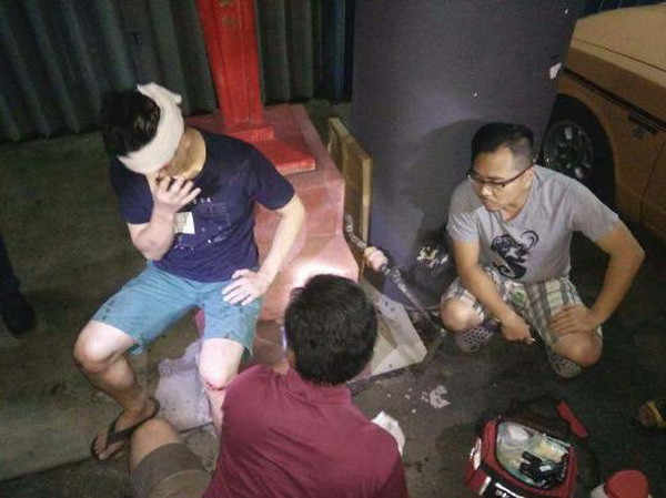 Hai người đi bộ bị xe ôtô đâm vì mải mê chơi Pokemon Go ảnh 1