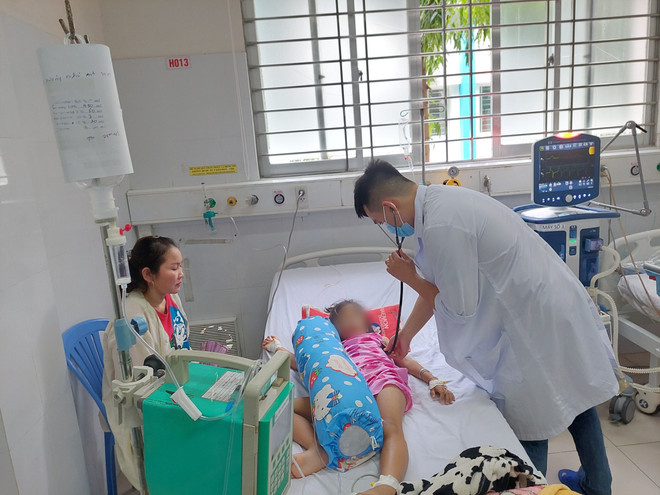 TP.HCM: Nhiều bệnh nhi sốt xuất huyết nặng, tổn thương đa cơ quan ảnh 1