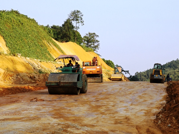Xem xét thông xe đoạn tuyến cao tốc Nội Bài-Lào Cai ảnh 1