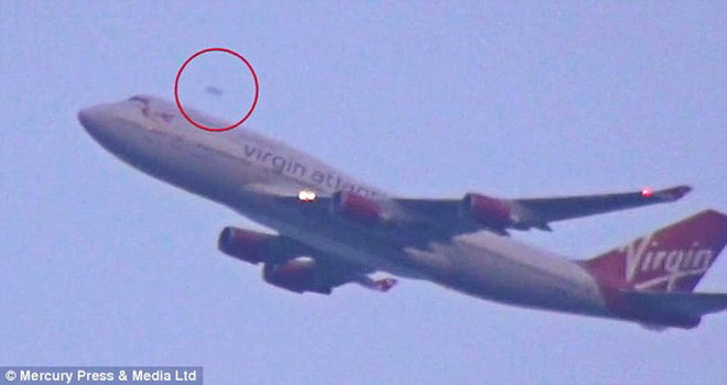 Vật thể bay ngoài hành tinh xuất hiện ở sân bay JFK New York? ảnh 2