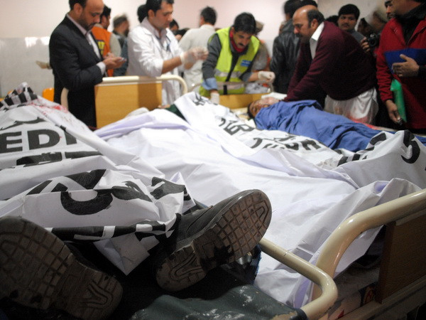 Vụ tấn công trường học ở Pakistan: Số thương vong tiếp tục tăng ảnh 1