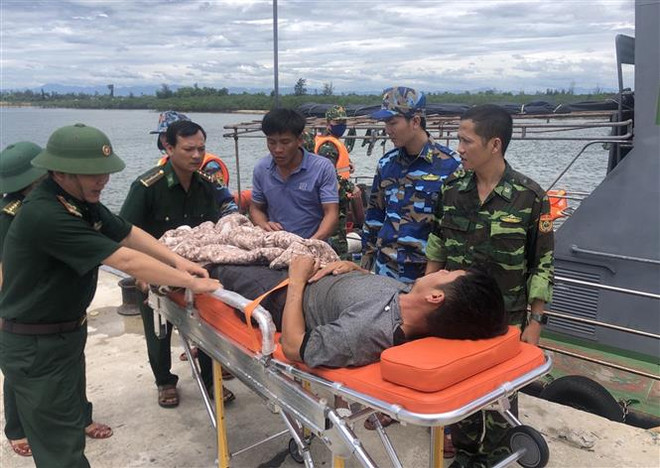 Quảng Trị: Kịp thời đưa thuyền viên bị viêm ruột thừa vào bờ điều trị ảnh 1