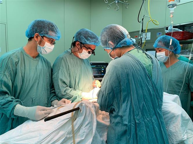 Thừa Thiên-Huế: Cứu sống nữ bệnh nhân rơi từ tầng 5 xuống đất ảnh 1