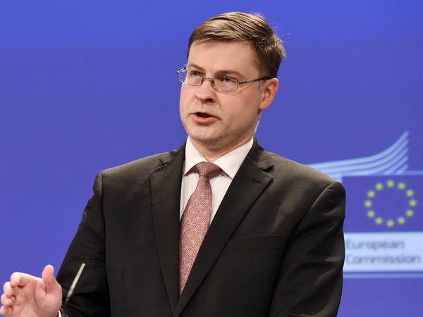 Phó Chủ tịch EC: Không mở rộng Eurozone trong vài năm tới ảnh 1