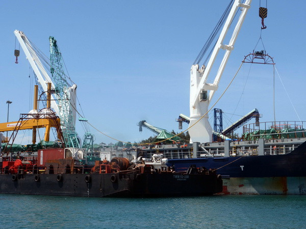 Đưa điện ra Lý Sơn: Đã đấu nối cáp ngầm vào trạm điện tiếp bờ ảnh 1