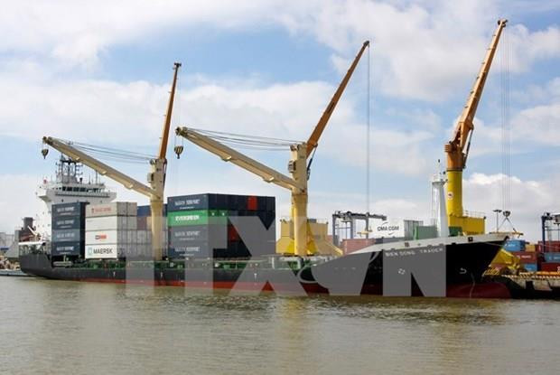 Bốc dỡ container tại cảng biển Hải Phòng của Vinalines. (Ảnh: Thế Duyệt/TTXVN) ‘Ông lớn’ Vinalines đạt doanh thu gần 2.900 tỷ đồng trong quý 1 ảnh 1