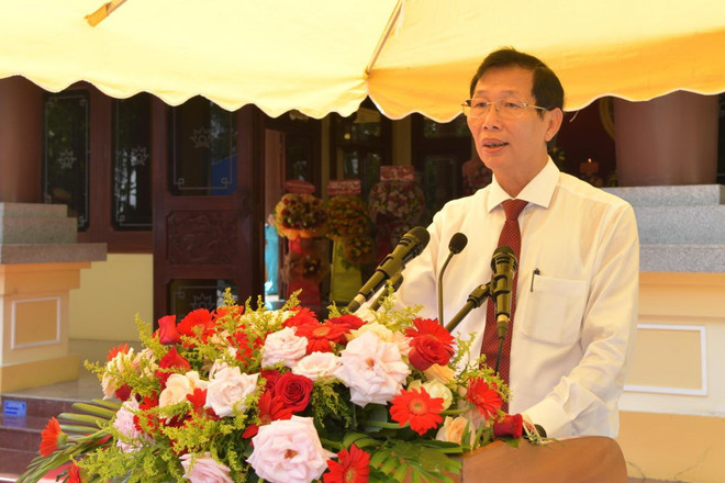 Phó Chủ tịch Thường trực UBND tỉnh An Giang Lê Văn Phước phát biểu ôn lại cuộc đời, sự nghiệm của Chủ tịch Tôn Đức Thắng. (Ảnh: Công Mạo/TTXVN) ttxvn_an_giang_ky_niem_136_nam_ngay_sinh_chu_tich_ton_duc_thang_2.jpg